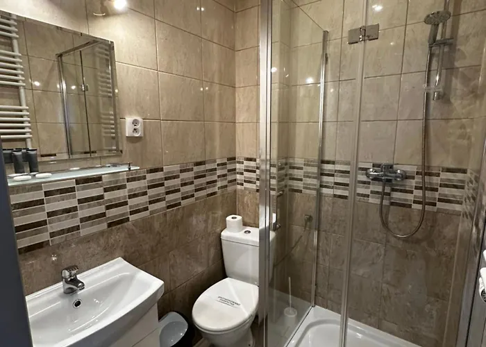 Karnat 3 Ze Sniadaniem * كارباش